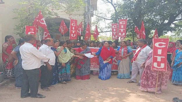 ‘అంగనవాడీల వేతనాలు పెంచాలి’