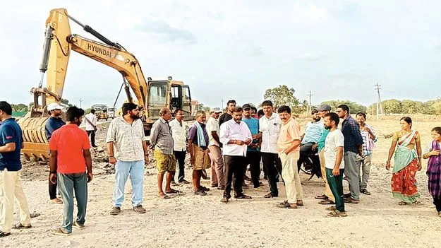  నోటీసులు ఇవ్వకుండానే పనులు ఎలా చేస్తారు?