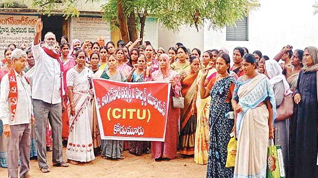 రూ.26 వేల వేతనం ఇవ్వాలి