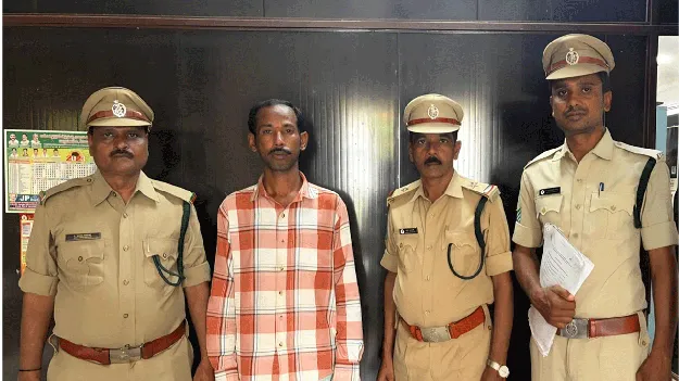 ఎర్రచందనం స్మగ్లర్‌కు ఐదేళ్ల జైలు