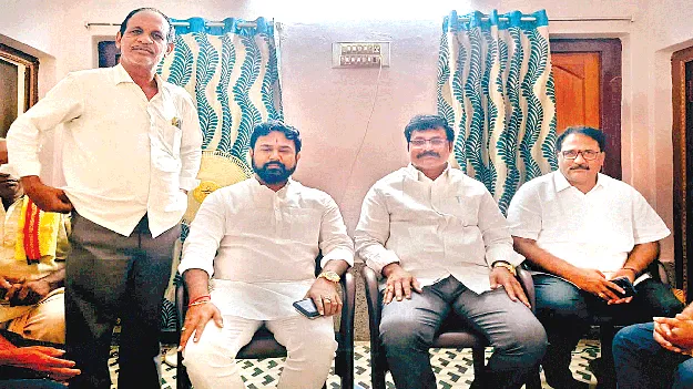 పరామర్శ ముసుగులో బలప్రదర్శన