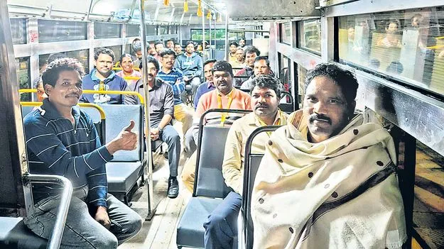 భోగాపురానికి పది వేల మంది 