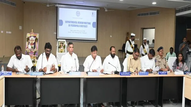 రైతులను ప్రత్యామ్నాయ   పంటల సాగుకు ప్రోత్సహించాలి