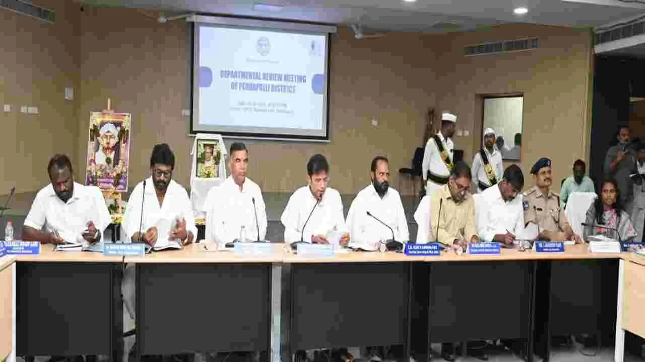 రైతులను ప్రత్యామ్నాయ   పంటల సాగుకు ప్రోత్సహించాలి