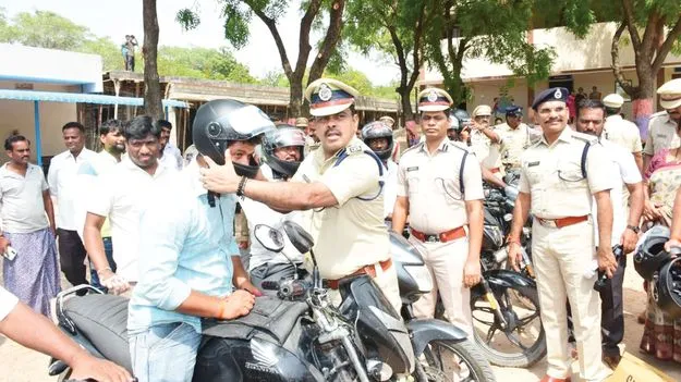 రోడ్డు భద్రత ప్రతీ ఒక్కరి బాధ్యత