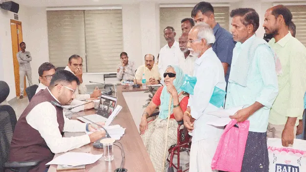 ప్రజావాణి అర్జీల పరిష్కారంలో నిర్లక్ష్యం వద్దు