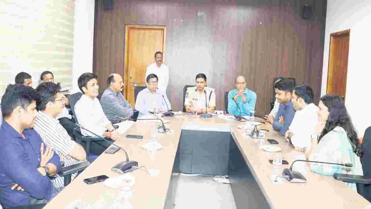 ప్రభుత్వ శాఖలన్నింటిపై పట్టు సాధించాలి