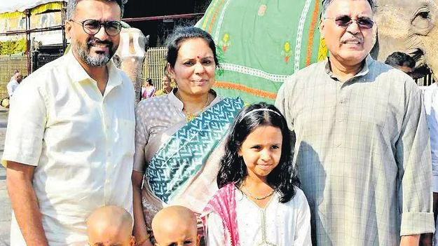 శ్రీవారి సేవలో ఏకసభ్య కమిషన్‌ చైర్మన్‌