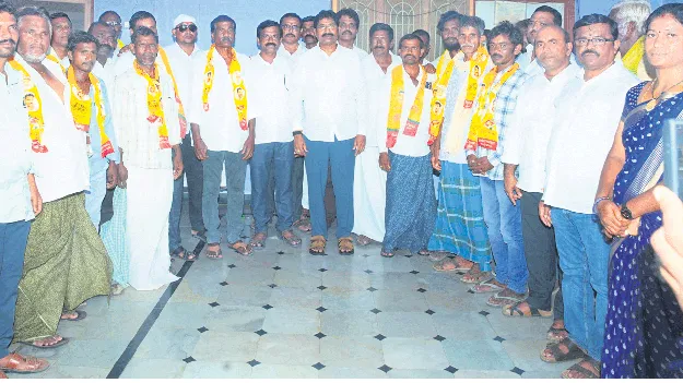అర్ధవీడు మండలంలో వైసీపీకి షాక్‌
