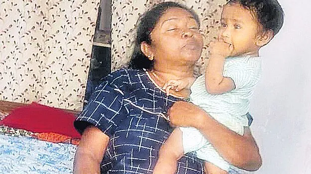 లిఫ్ట్‌ రాకముందే తెరుచుకున్న గ్రిల్‌