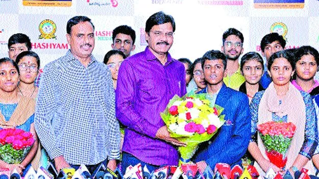 పది ఫలితాల్లో భాష్యం విద్యార్థుల సత్తా