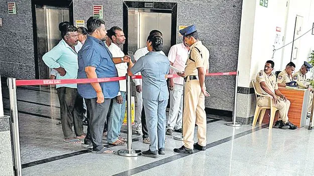 పహారాలో ఆర్థిక  మంత్రి పేషీ! 