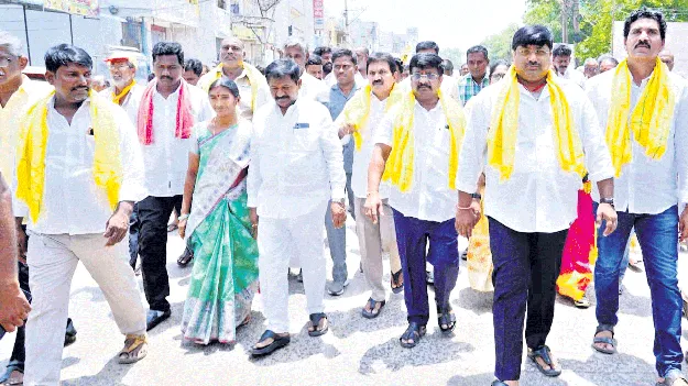 వైసీపీది విధ్వంసం..  టీడీపీది ఆదర్శది0