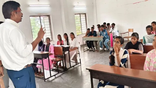 Karimnagar:  విద్యార్థులు క్రమశిక్షణతో ఉండాలి
