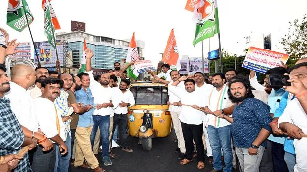 Karimnagar: పెట్రోల్‌ ధరలపై కాంగ్రెస్‌ నిరసన