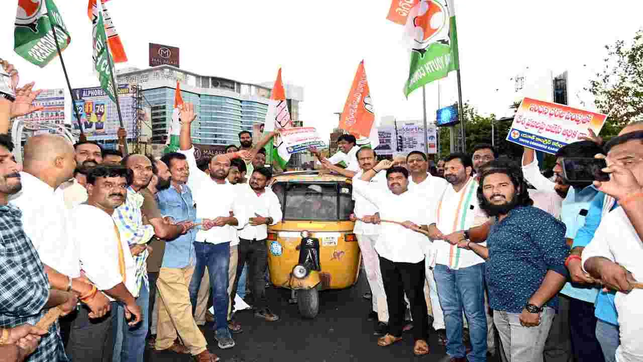 Karimnagar: పెట్రోల్‌ ధరలపై కాంగ్రెస్‌ నిరసన