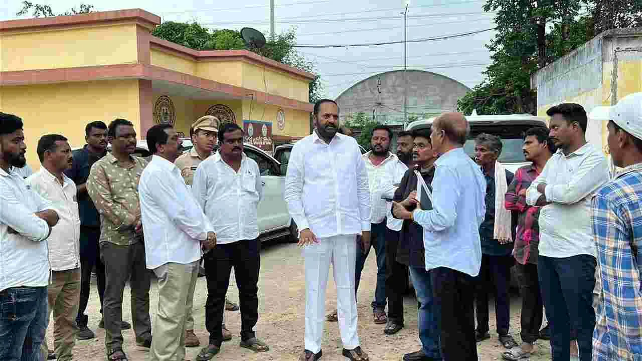 Peddapalli:  నాణ్యతలో రాజీపడకుండా వేగంగా పనులు పూర్తిచేయాలి
