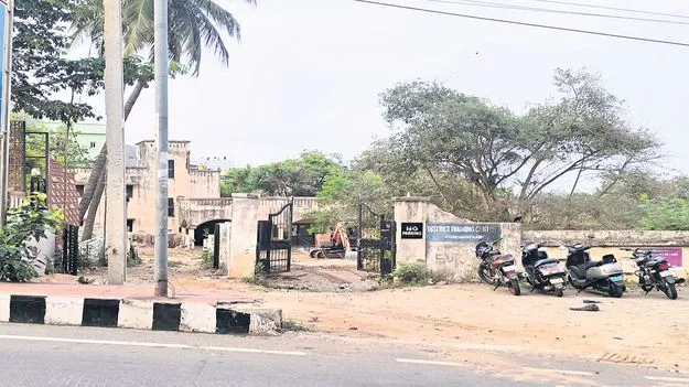 శిక్షణ కేంద్రం స్థలం అన్యాక్రాంతం?