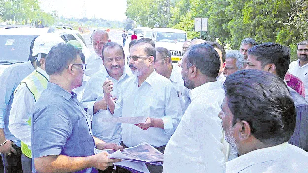 హైవే నిర్మాణం ఆలస్యంపై ఎంపీ ఆగ్రహం