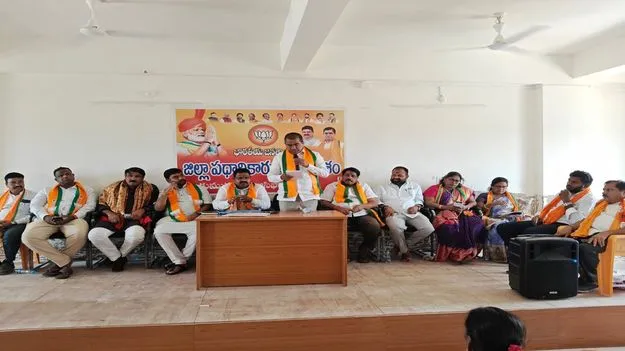 పార్టీ బలోపేతానికి  కృషిచేయాలి