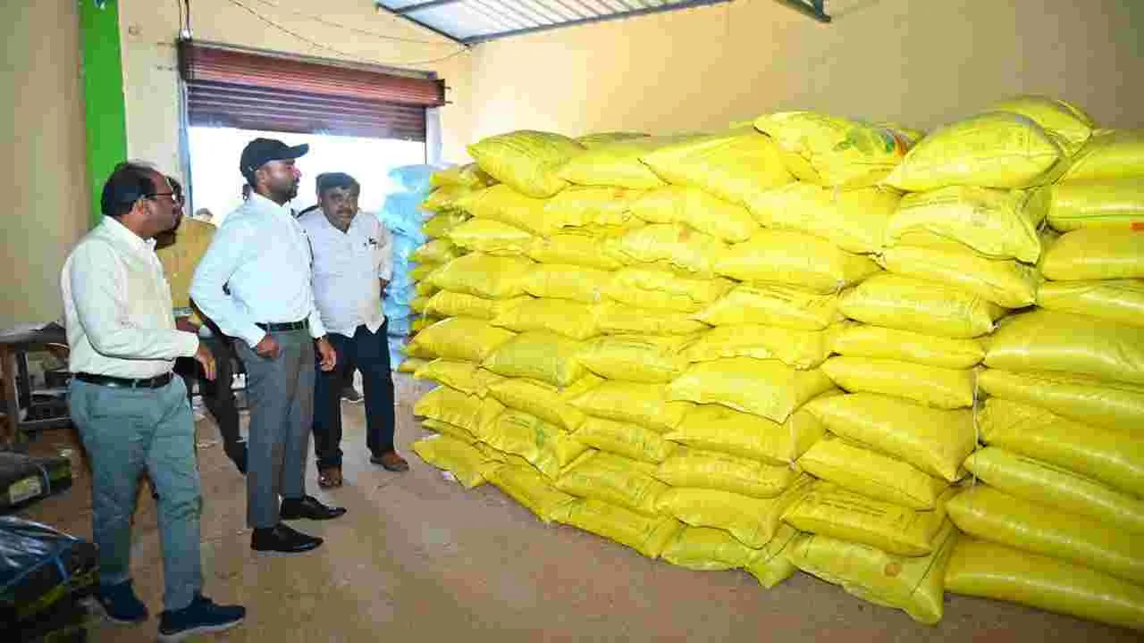 రైతులకు సరిపడా యూరియా నిల్వలు