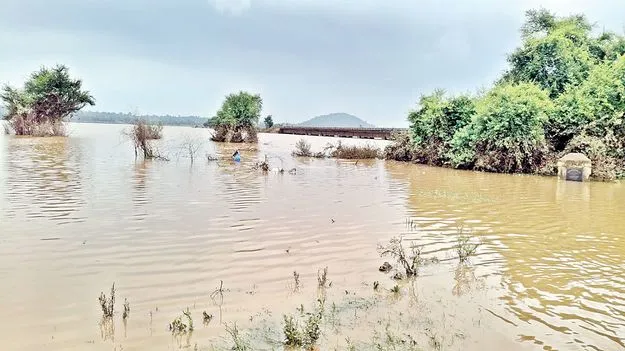 వీడుతున్న వరద
