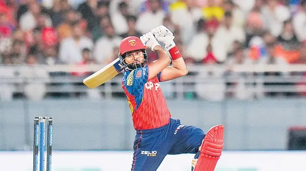 సారథి ముందుండి..