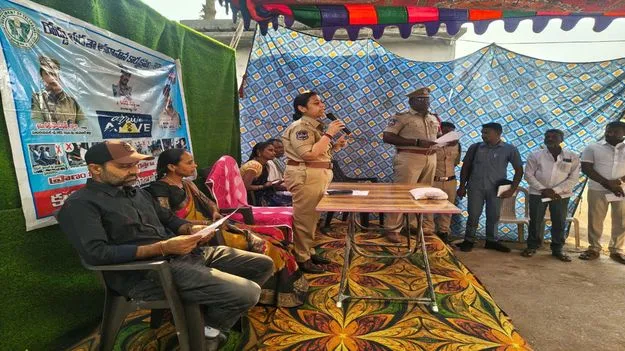 రోడ్డు భద్రత నియమాలు పాటించండి