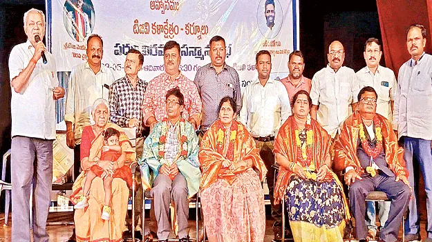 పల్లె కళలు పట్టణాలకు రావాలి