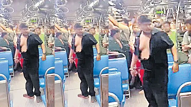 డోర్‌ మూయడంపై గొడవ.. రైల్లో యువకుడి హత్య