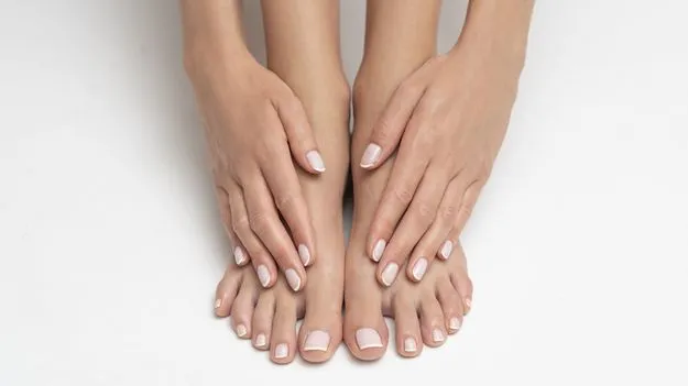 గోళ్లు విరిగిపోతున్నాయా?