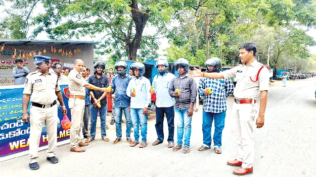 హెల్మెట్‌ ధరించడం తప్పనిసరి