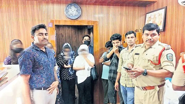 స్పా ముసుగులో వ్యభిచారం