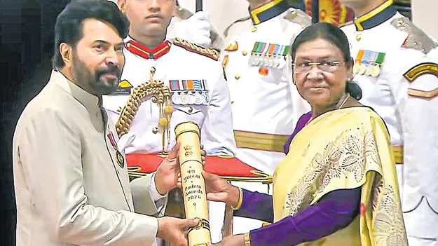 ఘనంగా పద్మ పురస్కారాల ప్రదానం
