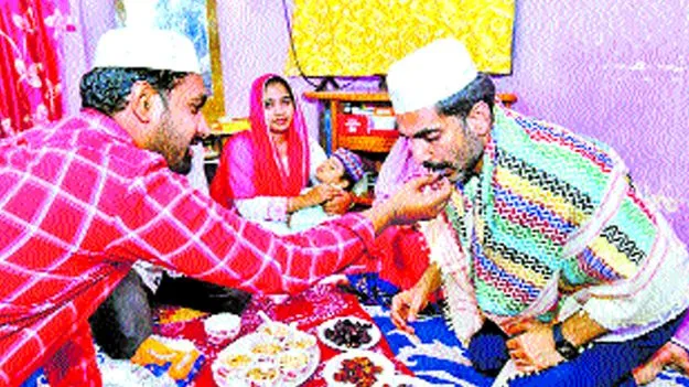 పేద ముస్లిం నివాసానికి మంత్రి లోకేశ్‌