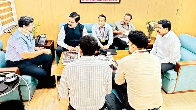 నాలుగు లైన్ల రోడ్డుకు ఆమోదం తెలపాలి