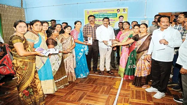 డ్వాక్రా సంఘాలు సీఎం మానస పుత్రికలు : మంత్రి బీసీ 