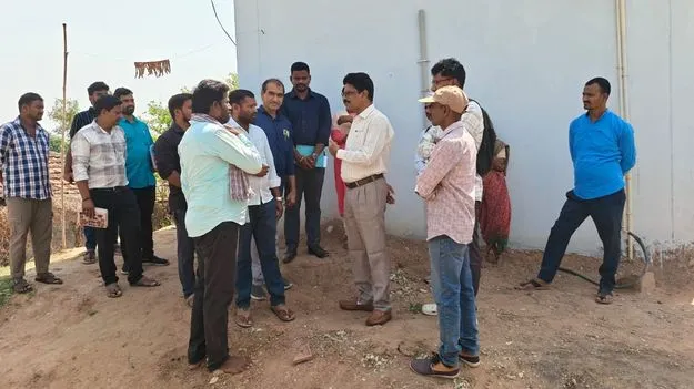 ఇందిరమ్మ ఇళ్లు త్వరగా పూర్తి చేసుకోవాలి 