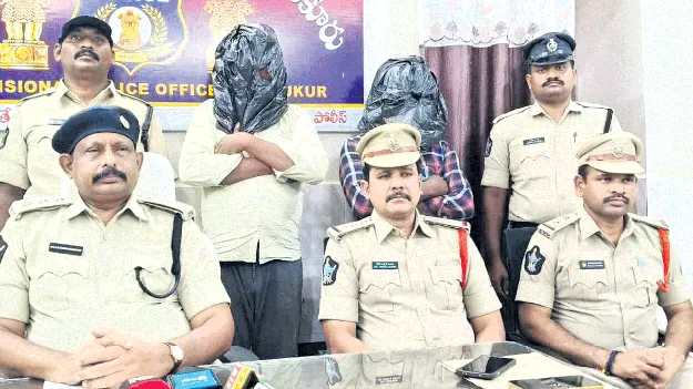 ఇద్దరు గంజాయి విక్రేతలు అరెస్టు