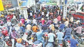 క్యూ కట్టిన రాజధాని