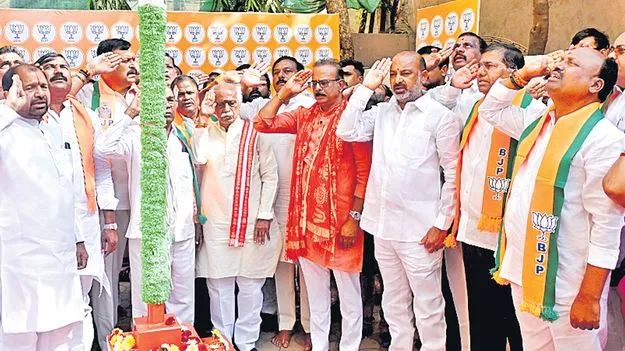 పొరుగు రాష్ట్రాలతో గిల్లికజ్జాలు సరికాదు
