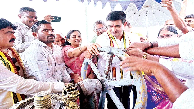 రైతుల అభివృద్ధికి ప్రాధాన్యం