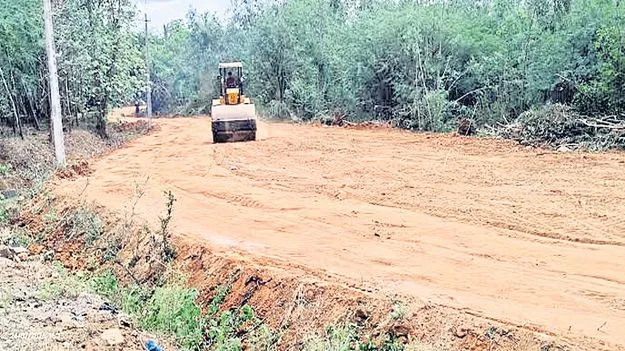 గెడ్డలు పూడ్చి.. రోడ్లు వేసి..