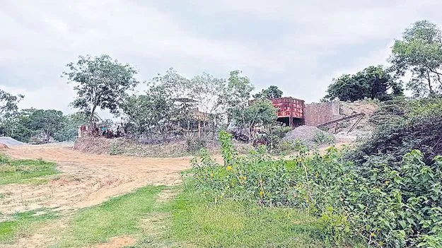 కాపుశెట్టిపాలెంలో చెరువు కబ్జా
