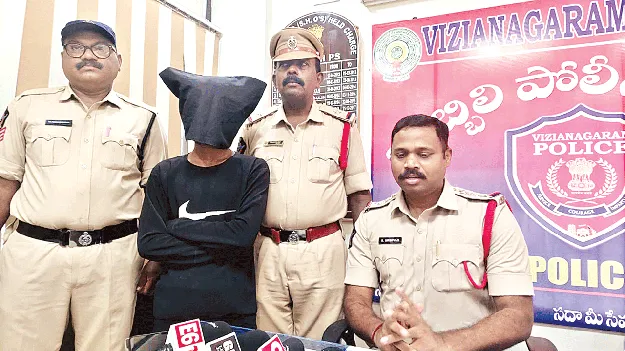 Murder for a walkway నడకదారి కోసం హత్య