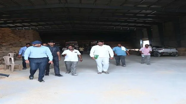 మక్కల నిలువకు గోదాములు సిద్ధం 