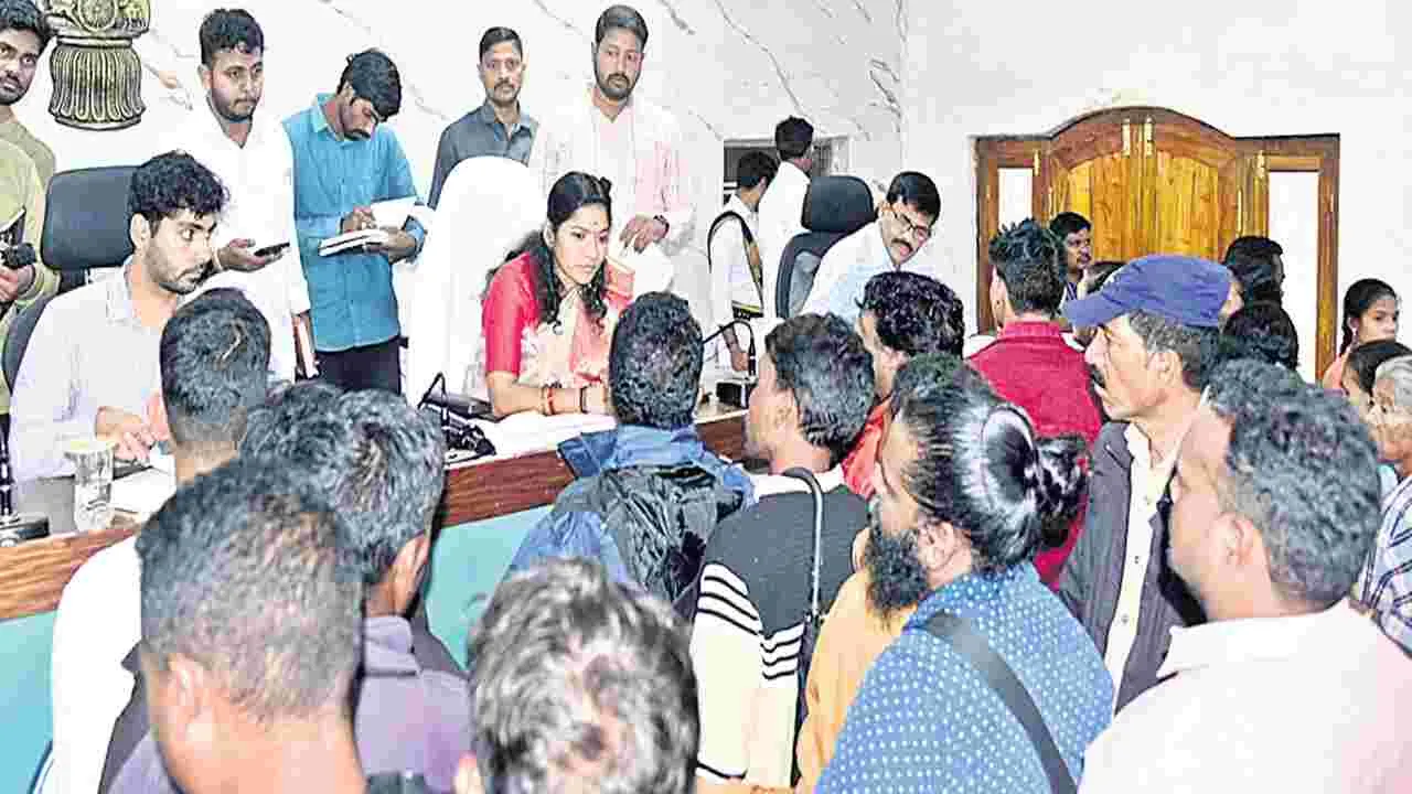 పీజీఆర్‌ఎస్‌పై నిర్లక్ష్యం ప్రదర్శిస్తే చర్యలు