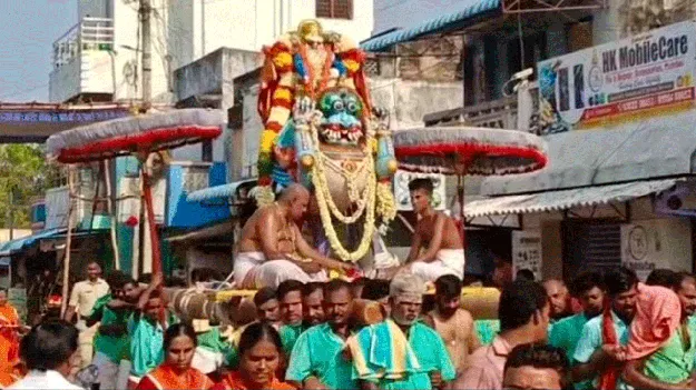 సింహ, ముత్యపు పందిరి వాహనాలపై  వేద సంరక్షకుడి చిద్విలాసం