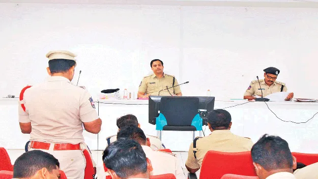 కేసుల విచారణలో పారదర్శకంగా ఉండాలి