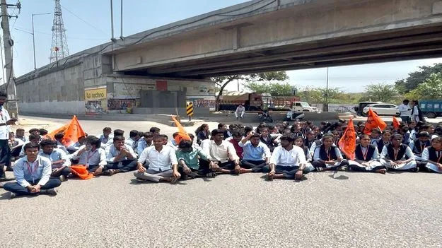 Karimnagar:  స్కాలర్‌షిప్స్‌ విడుదల చేయాలి 